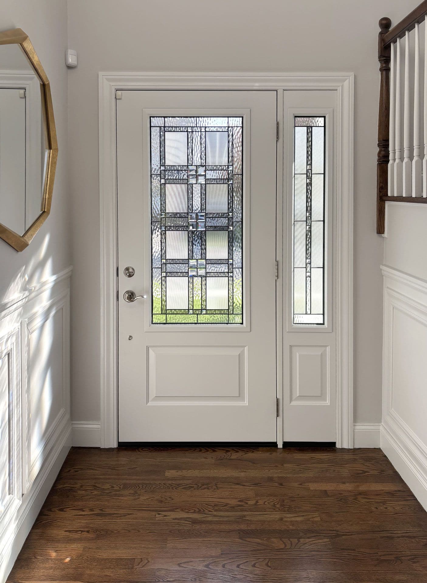 Provia Ascent™ Smooth 440-1P in Snow Mist with Laurence Decorative Glass